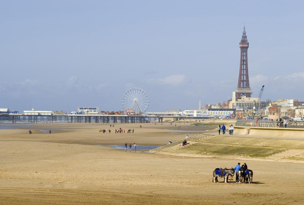 Chaplins Hotel Blackpool Bagian luar foto