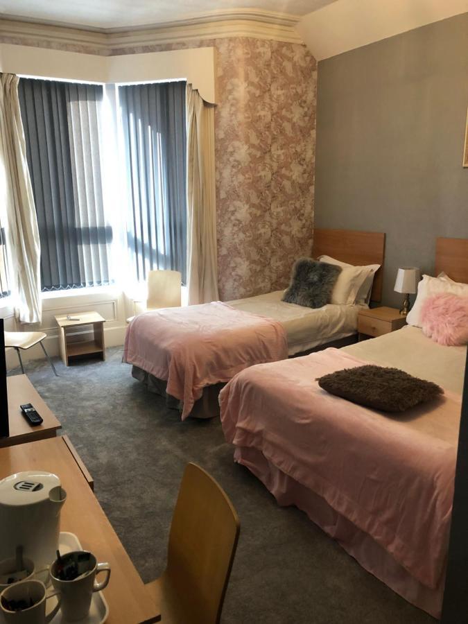 Chaplins Hotel Blackpool Bagian luar foto