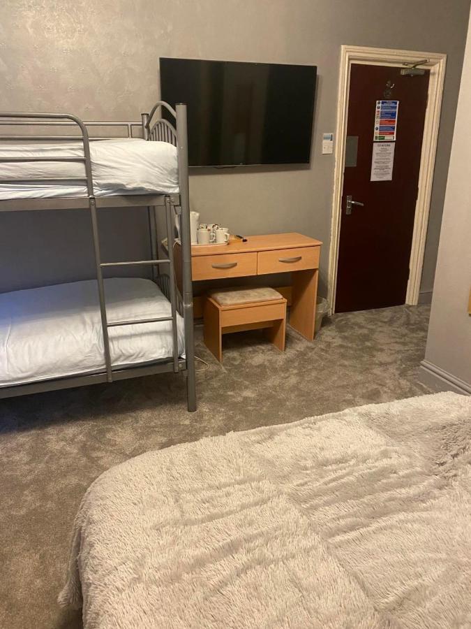Chaplins Hotel Blackpool Bagian luar foto