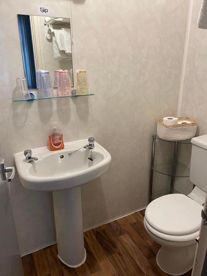Chaplins Hotel Blackpool Bagian luar foto